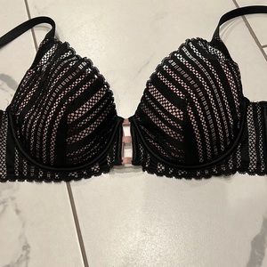 Victoria’s Secret style lined plunge, size 36C, Sexy! Very good condition